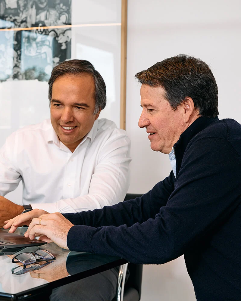Ezequiel Díaz Cordero y Pablo Murray durante una reunión de trabajo en FMDC+.